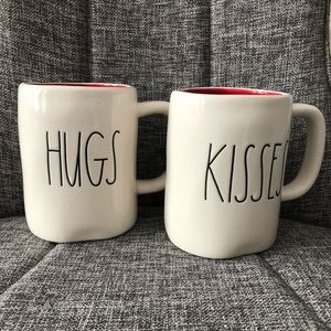 Rae Dunn Hugs & Kisses mug set